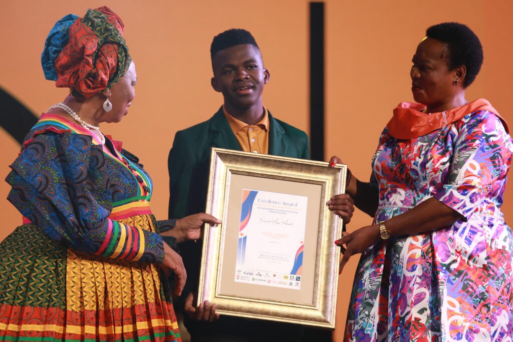 Ennocent Menzi Mbimbili, DD Mabuza Comprehensive School,MP
